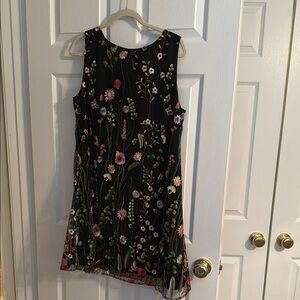 Floral Embroidered Black Sleeveless Dress Tahari size 12 EUC